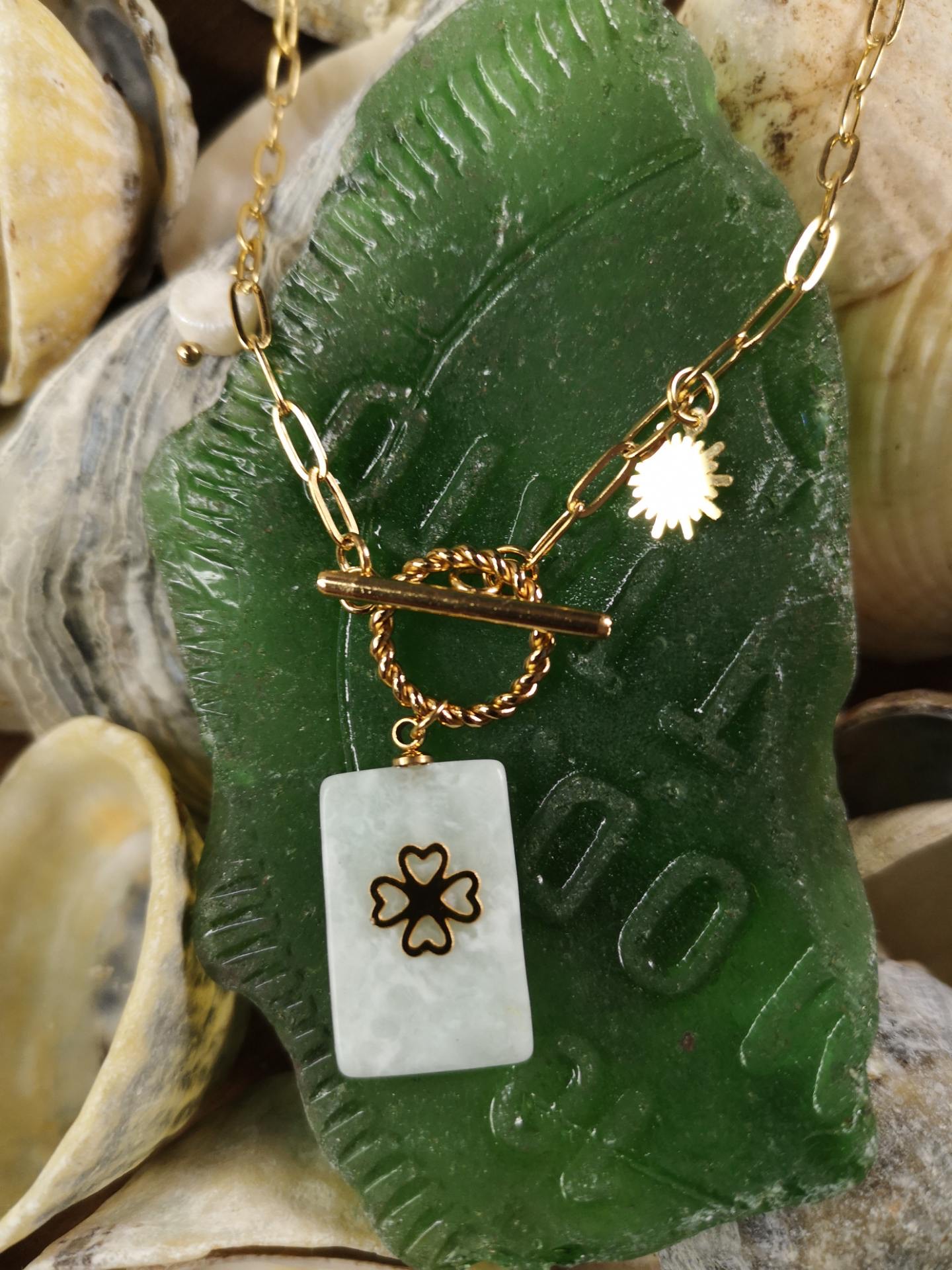 Collier trèfle vert